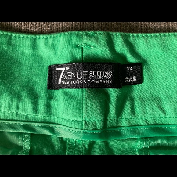 Shorts from New York & Company size 12 Green never been worn - Picture 5 of 6